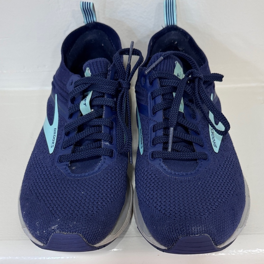 Brooks Dark Blue Running Shoes with Light Blue Highlights